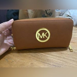 Michael kors wallet tan color